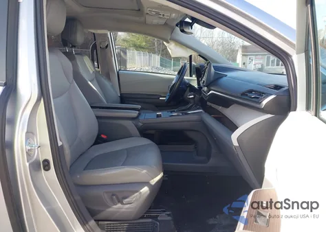 2021 Toyota Sienna Xle z USA, uszkodzony, nr VIN 5TDYRKEC7MS052140